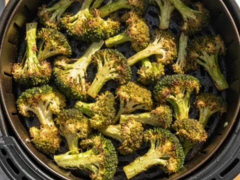 Brokkoli aus der Heißluftfritteuse